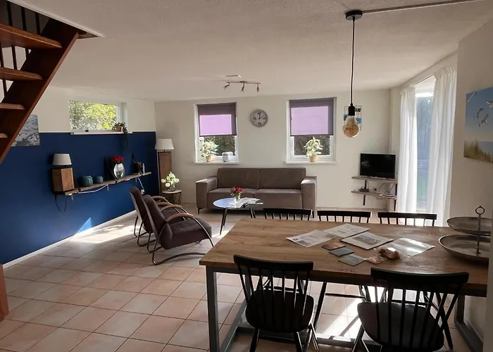 Vakantiehuis Pet-friendly Coastal Retreat In *