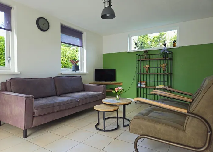 Pet-friendly Coastal Retreat In Holiday home *