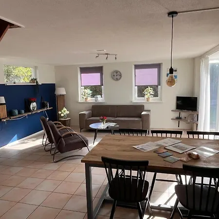 בית נופש Pet-friendly Coastal Retreat In *