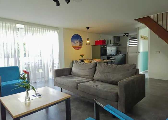 Pet-friendly Coastal Retreat In בית נופש *