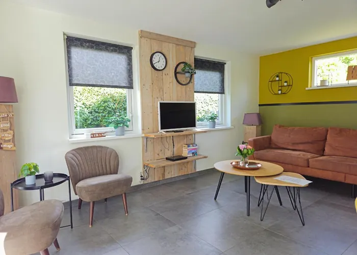 Pet-friendly Coastal Retreat In בית נופש